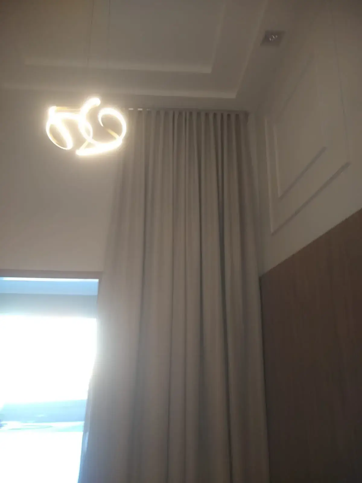 Cortinaria sob medida com iluminação embutida em Araçatuba